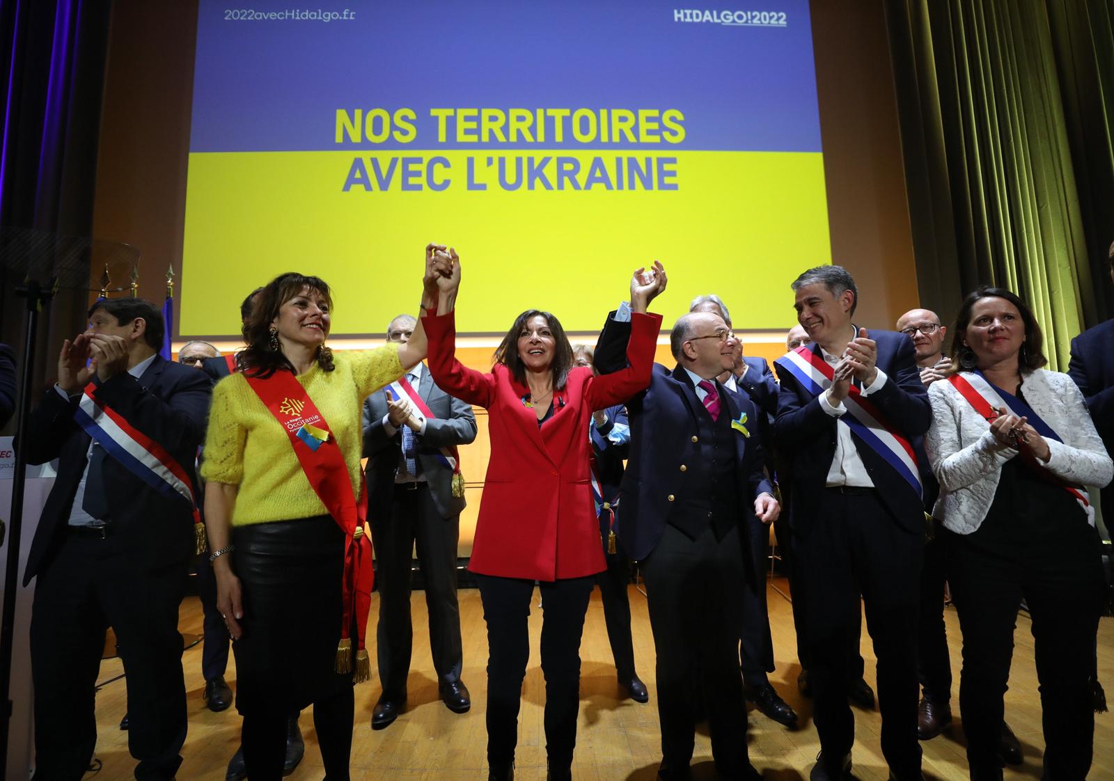 Anne Hidalgo sur scène pendant le meeting de Montpellier